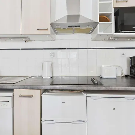 3 Pieces Proche Et Commerces, 6 Couchages, Balcon - Agde - Fr-1-423-198