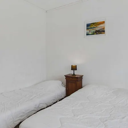 Apartamento 3 Pieces Proche Et Commerces, 6 Couchages, Balcon - Agde - Fr-1-423-198