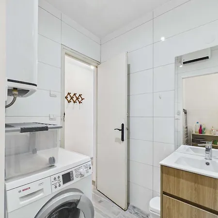 3 Pieces Proche Et Commerces, 6 Couchages, Balcon - Agde - Fr-1-423-198 *