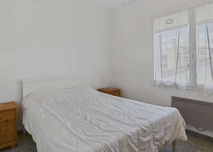 3 Pieces Proche Et Commerces, 6 Couchages, Balcon - Agde - Fr-1-423-198 Le Grau-dʼAgde