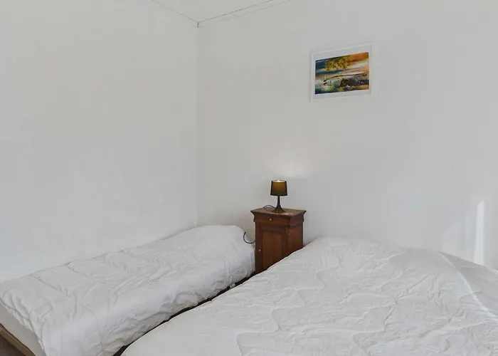 Apartamento 3 Pieces Proche Et Commerces, 6 Couchages, Balcon - Agde - Fr-1-423-198