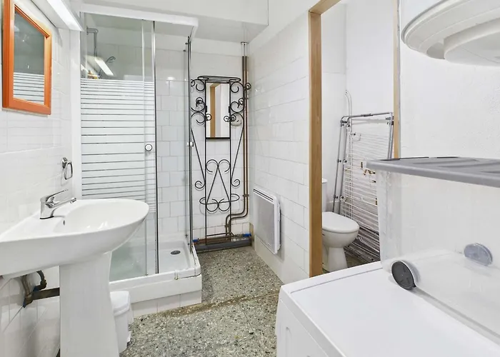 Apartamento 3 Pieces Proche Et Commerces, 6 Couchages, Balcon - Agde - Fr-1-423-198 *